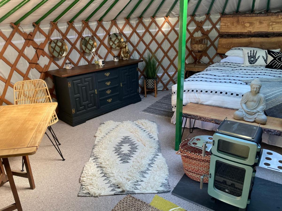 O Dan Y Coed Luxury Yurt With Hot Tub Hotel Chwilog Esterno foto