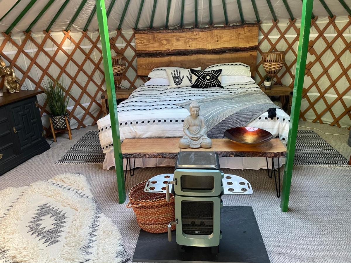 O Dan Y Coed Luxury Yurt With Hot Tub Hotel Chwilog Esterno foto