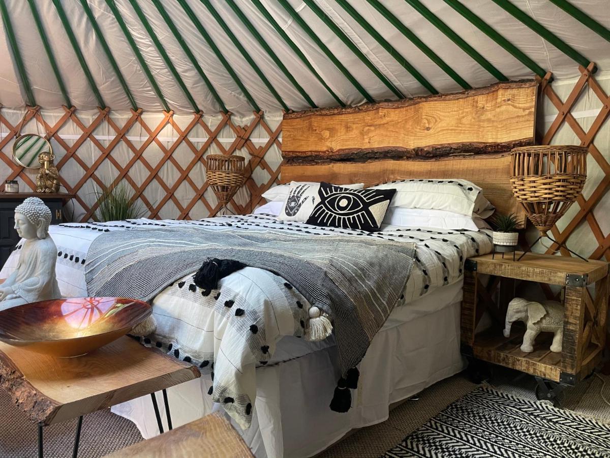 O Dan Y Coed Luxury Yurt With Hot Tub Hotel Chwilog Esterno foto
