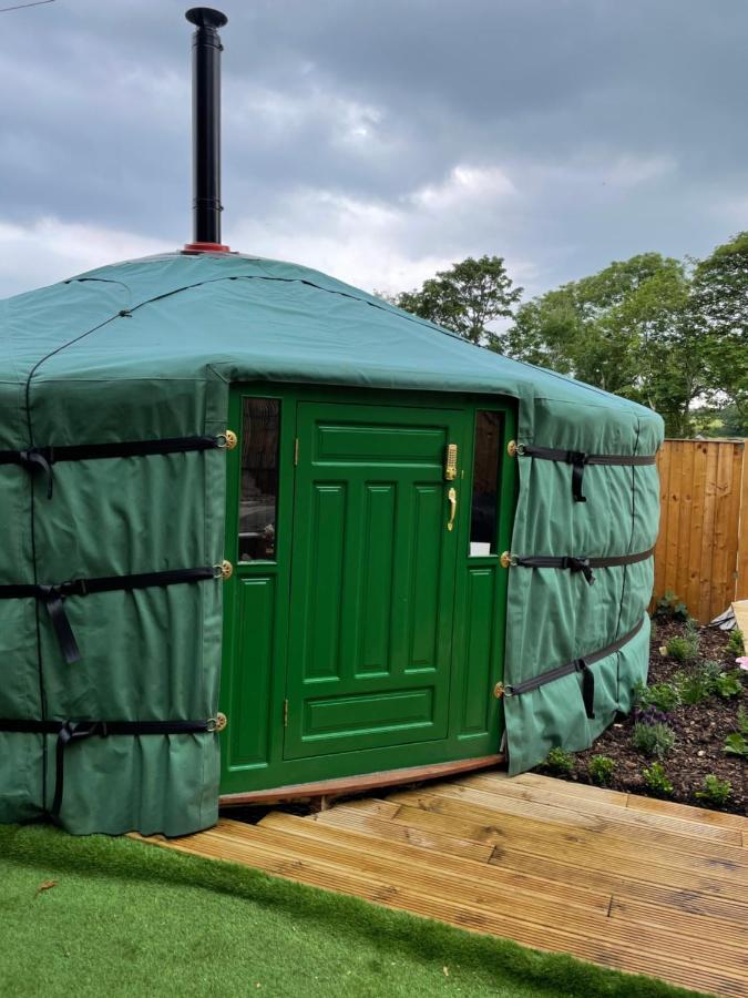 O Dan Y Coed Luxury Yurt With Hot Tub Hotel Chwilog Esterno foto