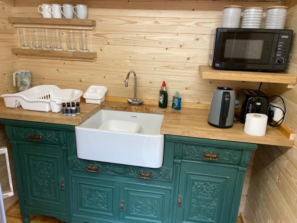 O Dan Y Coed Luxury Yurt With Hot Tub Hotel Chwilog Esterno foto