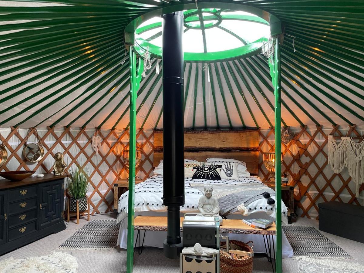 O Dan Y Coed Luxury Yurt With Hot Tub Hotel Chwilog Esterno foto