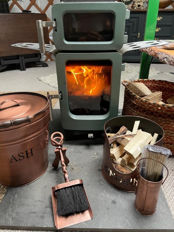 O Dan Y Coed Luxury Yurt With Hot Tub Hotel Chwilog Esterno foto