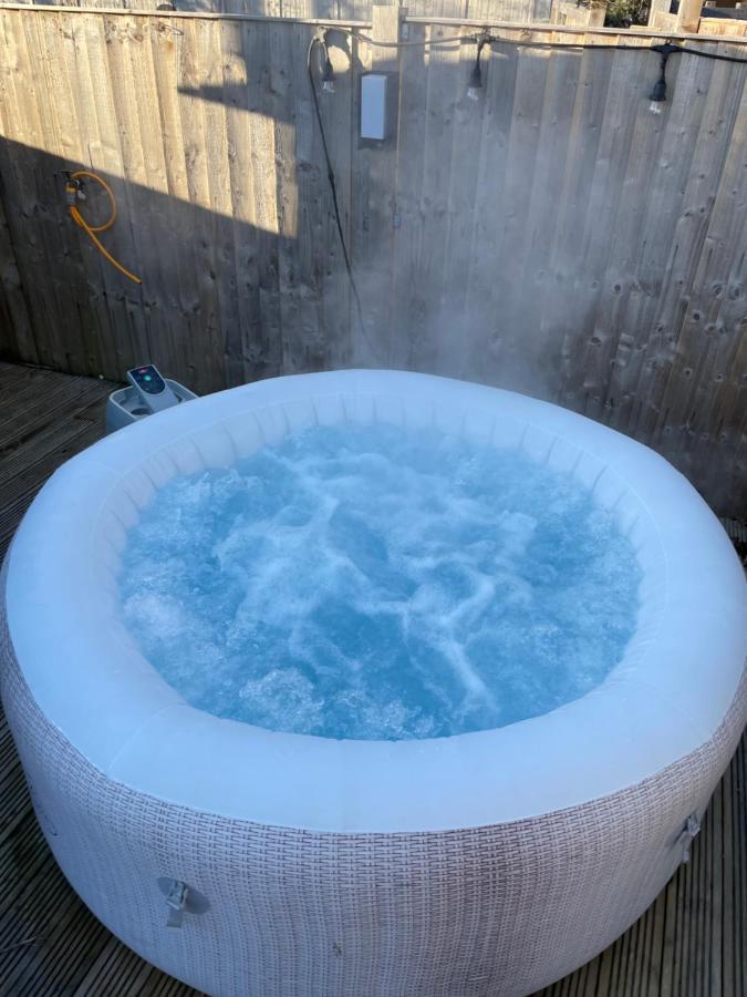 O Dan Y Coed Luxury Yurt With Hot Tub Hotel Chwilog Esterno foto